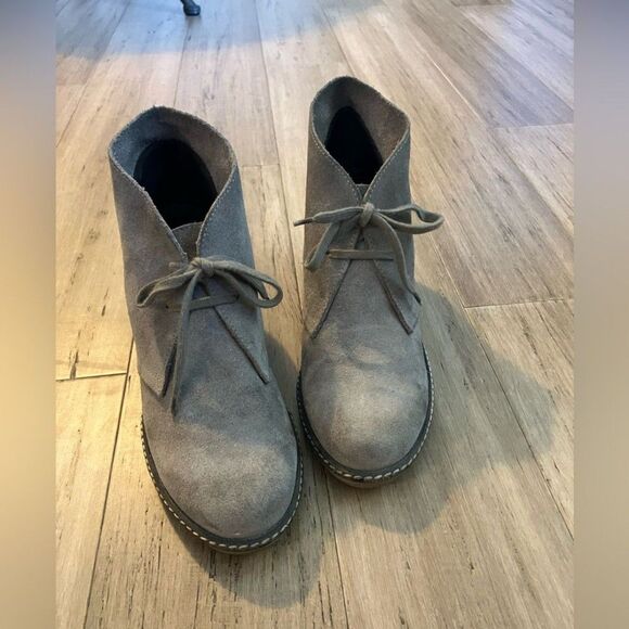 J. Crew suede tan lace up wedge heel women’s boots! Size 8 (9.5” long) - Picture 3 of 7